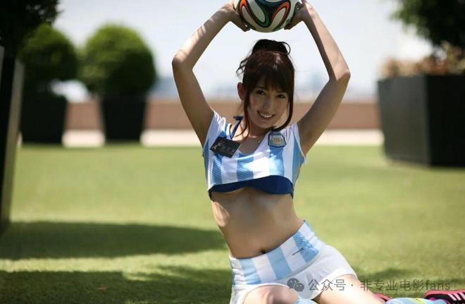 “暗黑志玲”到文化符号的蜕变之路开元棋牌日本女星波多野结衣：从(图6)